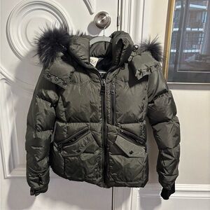 Green Puffer Jacket with Fur Trim